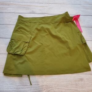 NWOT fabletics jillian wrap olive green skirt with pink buckle closure Size XXL